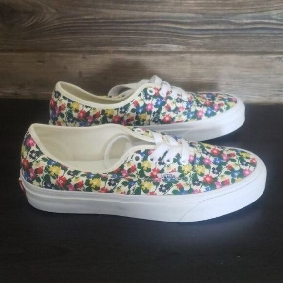 Vans White and‎ Red Sneakers Stylish and Comfortable - Picture 5 of 10